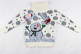 Новогодний детский свитер для девочки вышивка снеговик, белый, Турция (92-110 см: 2-5 года)