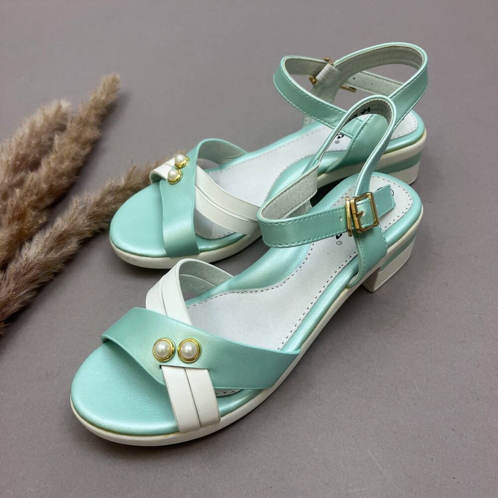 Босоніжки для дівчинки (30-34 розмір)