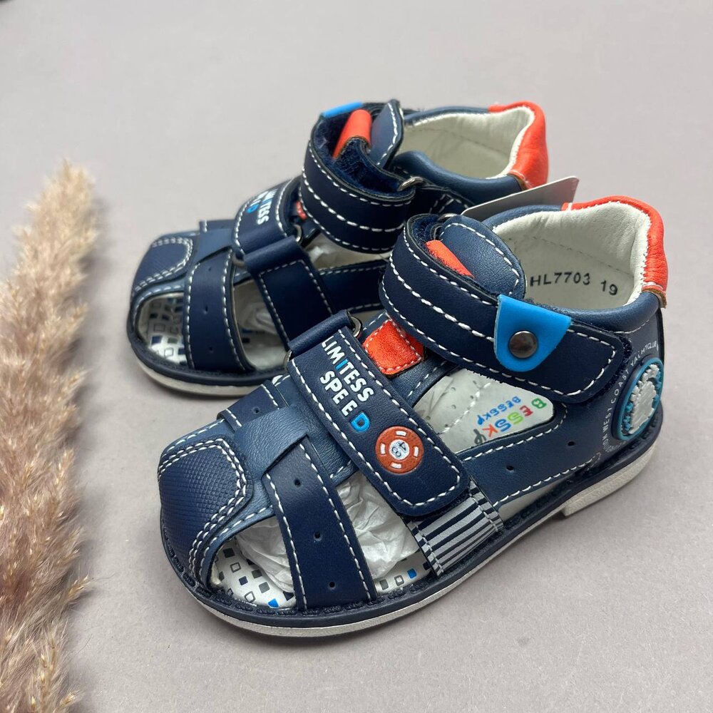 Босоножки для мальчика (24 размер)