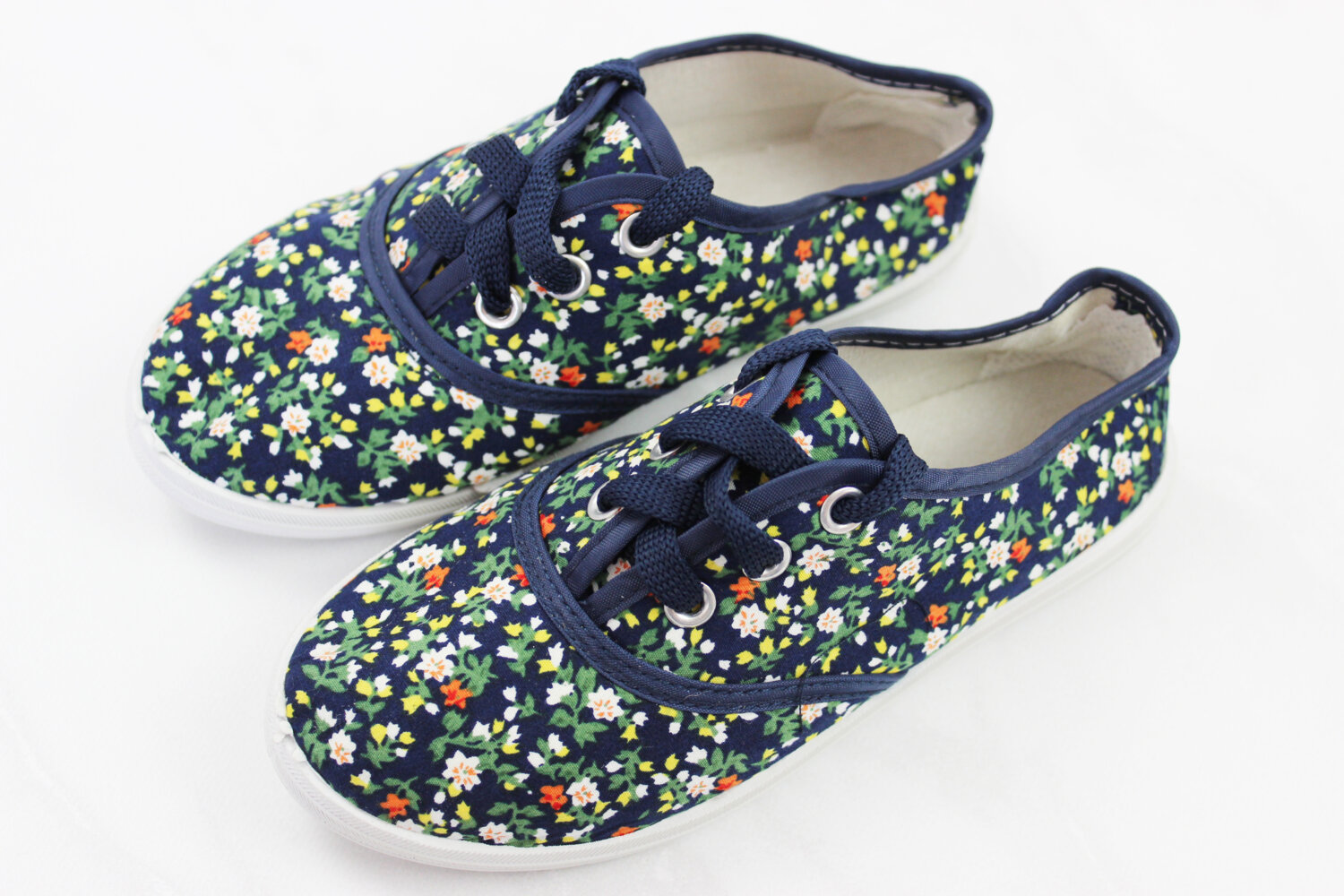 Кеды для девочки (32 размер)